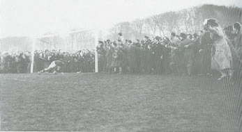 Albert Straka scores